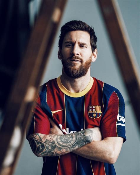 how old is lionel messi 2021